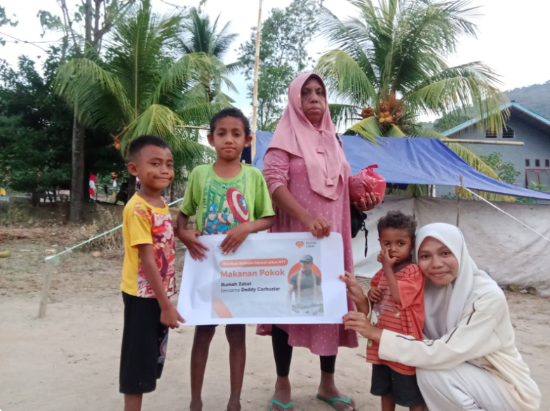 Deddy Corbuzier Bantu Korban Gempa NTT
