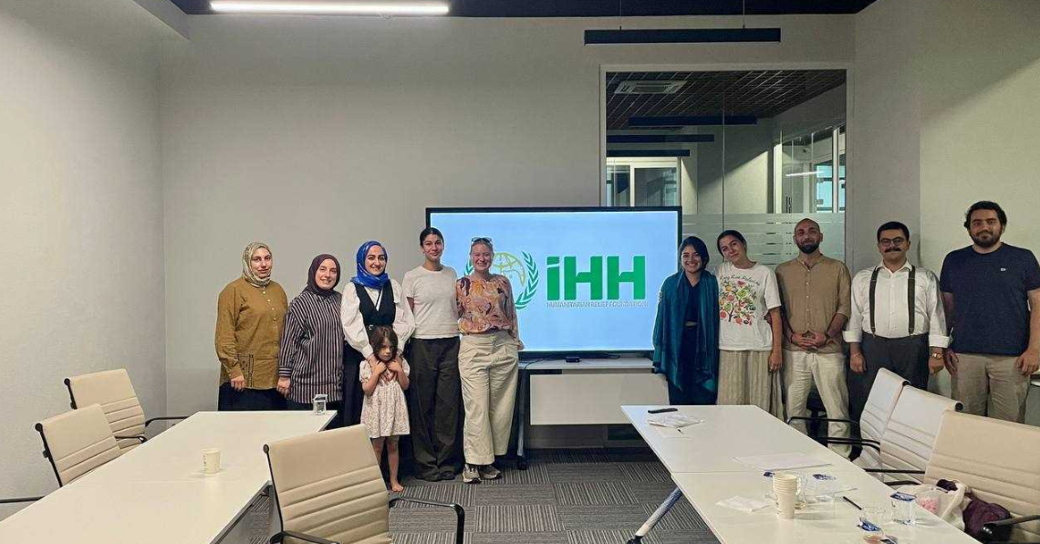 Mahasiswa Universitas Bath Inggris Tuntaskan Magang di IHH 