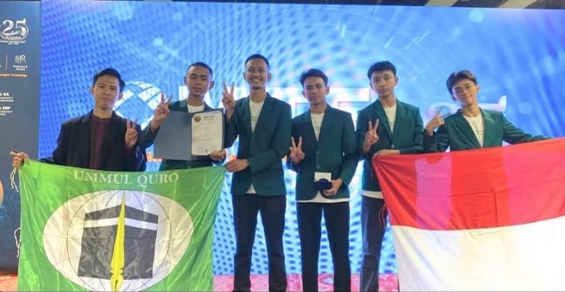 Pesantren UQI Raih Perak di Malaysia Technology Expo - (Ada 3 foto)